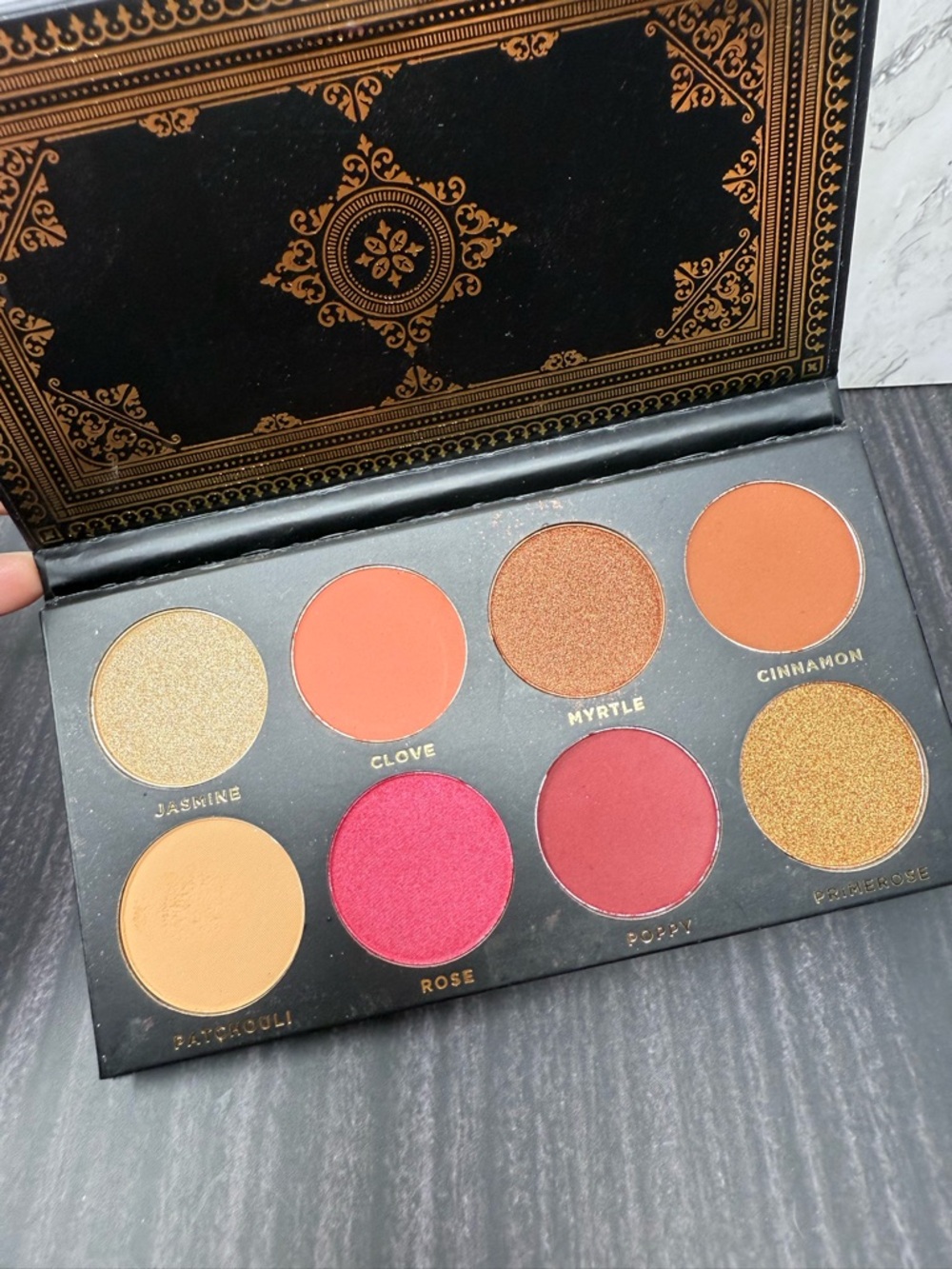 Ace Beaute Grandiose Palette Eyeshadow 8 Shades New